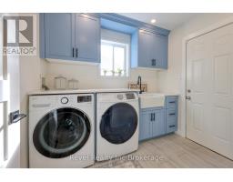 14 SCOURFIELD DRIVE - 4