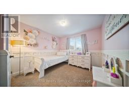 426 CHAMPLAIN AVENUE - 25