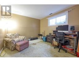 1049 CREE AVENUE - 16