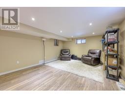 1037 WARWICK STREET - 21