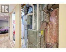 1037 WARWICK STREET - 27