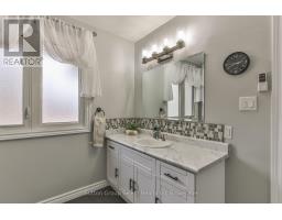 11 MOHICAN DRIVE - 25