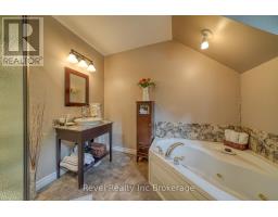 140 VANSITTART AVENUE - 23