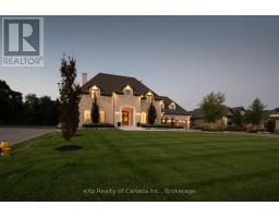 45 AUGUST CRESCENT - 8