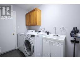 33 WILKINS CRESCENT - 22