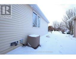 33 WILKINS CRESCENT - 25