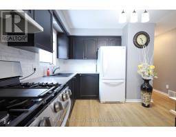 33 WILKINS CRESCENT - 7