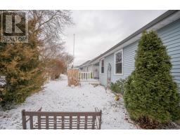 53 HAWKINS CRESCENT - 32