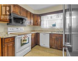 109 LYNDALE CRESCENT - 11