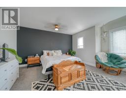 35 PEGGY AVENUE - 24