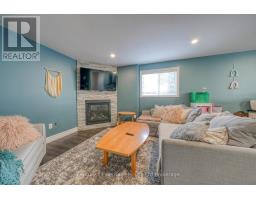 35 PEGGY AVENUE - 42