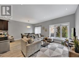 10 - 1016 OAKCROSSING GATE - 11
