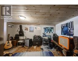 328 CLARKE STREET N - 32