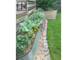 1091 CANFIELD CRESCENT - 36