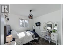 11 ROBIN STREET S - 17