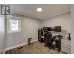 11 ROBIN STREET S - 25