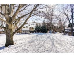 11 ROBIN STREET S - 34