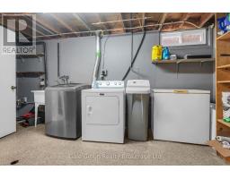 1079 CANFIELD CRESCENT - 14