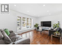 61 APPLEWOOD CRESCENT - 11