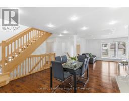 61 APPLEWOOD CRESCENT - 12