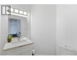 61 APPLEWOOD CRESCENT - 13