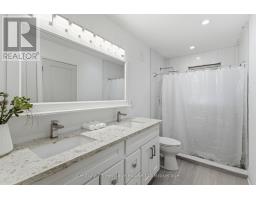 61 APPLEWOOD CRESCENT - 16