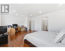 61 APPLEWOOD CRESCENT - 18