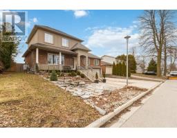 61 APPLEWOOD CRESCENT - 2