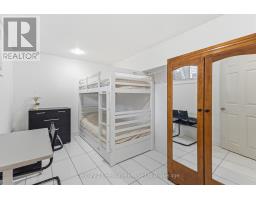 61 APPLEWOOD CRESCENT - 26