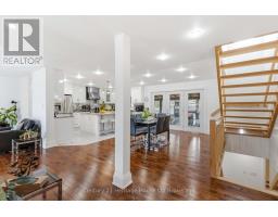 61 APPLEWOOD CRESCENT - 4