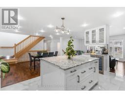 61 APPLEWOOD CRESCENT - 8