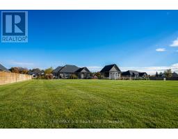 60 AUGUST CRESCENT - 14