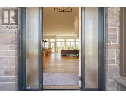 60 AUGUST CRESCENT - 16