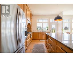 60 AUGUST CRESCENT - 19