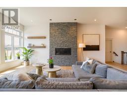 60 AUGUST CRESCENT - 22