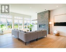 60 AUGUST CRESCENT - 23