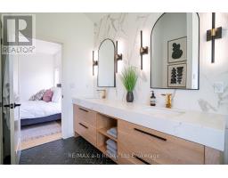 60 AUGUST CRESCENT - 27