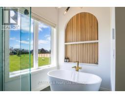 60 AUGUST CRESCENT - 29