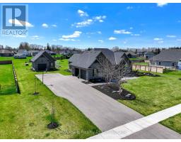 60 AUGUST CRESCENT - 3