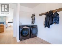 60 AUGUST CRESCENT - 34