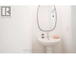 60 AUGUST CRESCENT - 35