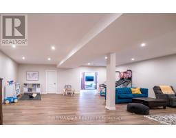 60 AUGUST CRESCENT - 37