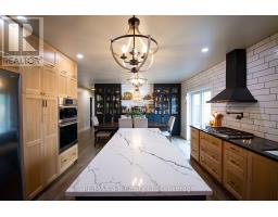 3 BELFAST CIRCLE - 18