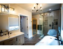 3 BELFAST CIRCLE - 22