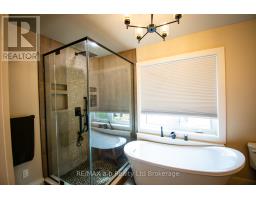 3 BELFAST CIRCLE - 24