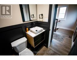 3 BELFAST CIRCLE - 30