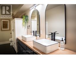 3 BELFAST CIRCLE - 32