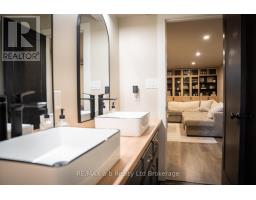 3 BELFAST CIRCLE - 33