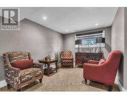 32 DEVON COURT - 18