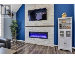 687 FRONTENAC CRESCENT - 4
